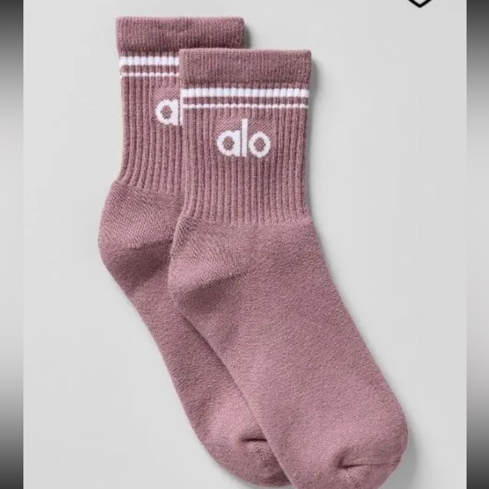 ALO yoga Unisex Half-Crew Throwback Sock Smoky Quartz/White